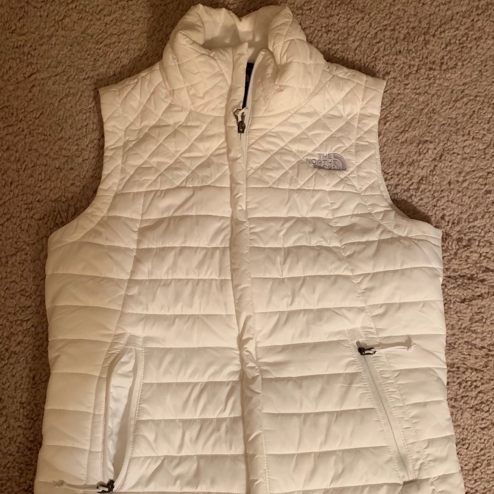White north face vest